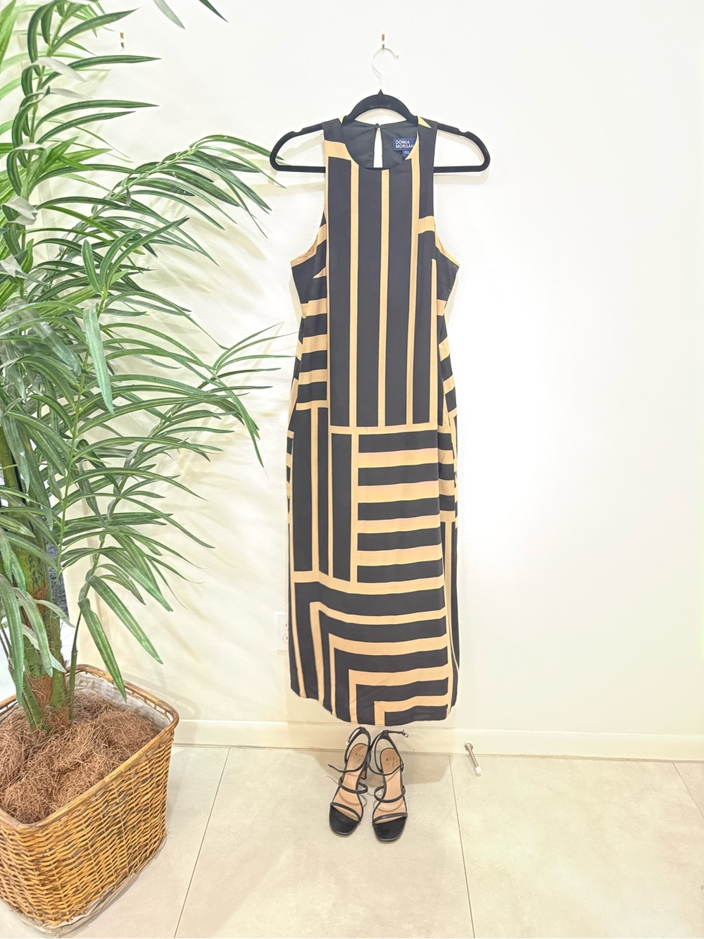 Donna Morgan Black and Tan Geometric Maxi Dress